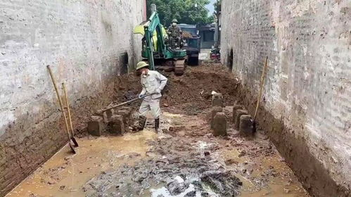 盖房打地基遇到地下水 看这位业主如何巧妙应对，施工现场实拍详解